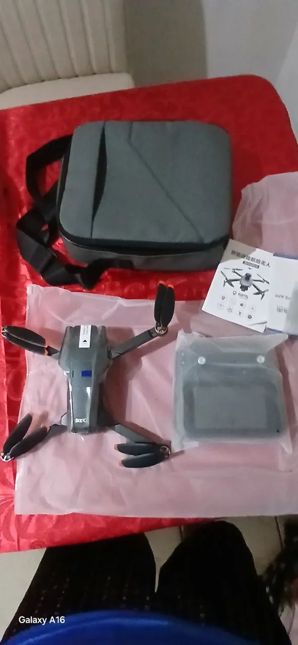 Drone l600 pro max com guimbal de 3 eixoe  e controle com telas