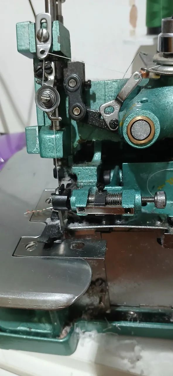 Vendo maquina de costura chinesinha  - Foto 2