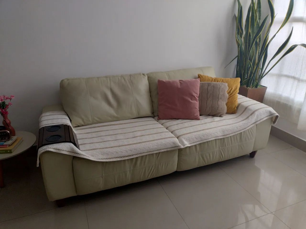 VENDO SOFÁ DE COURO LEGÍTIMO 