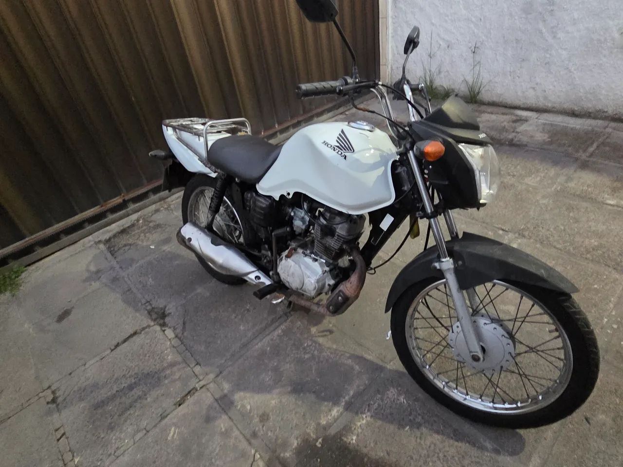 Honda 125  2015 emplacada 2026