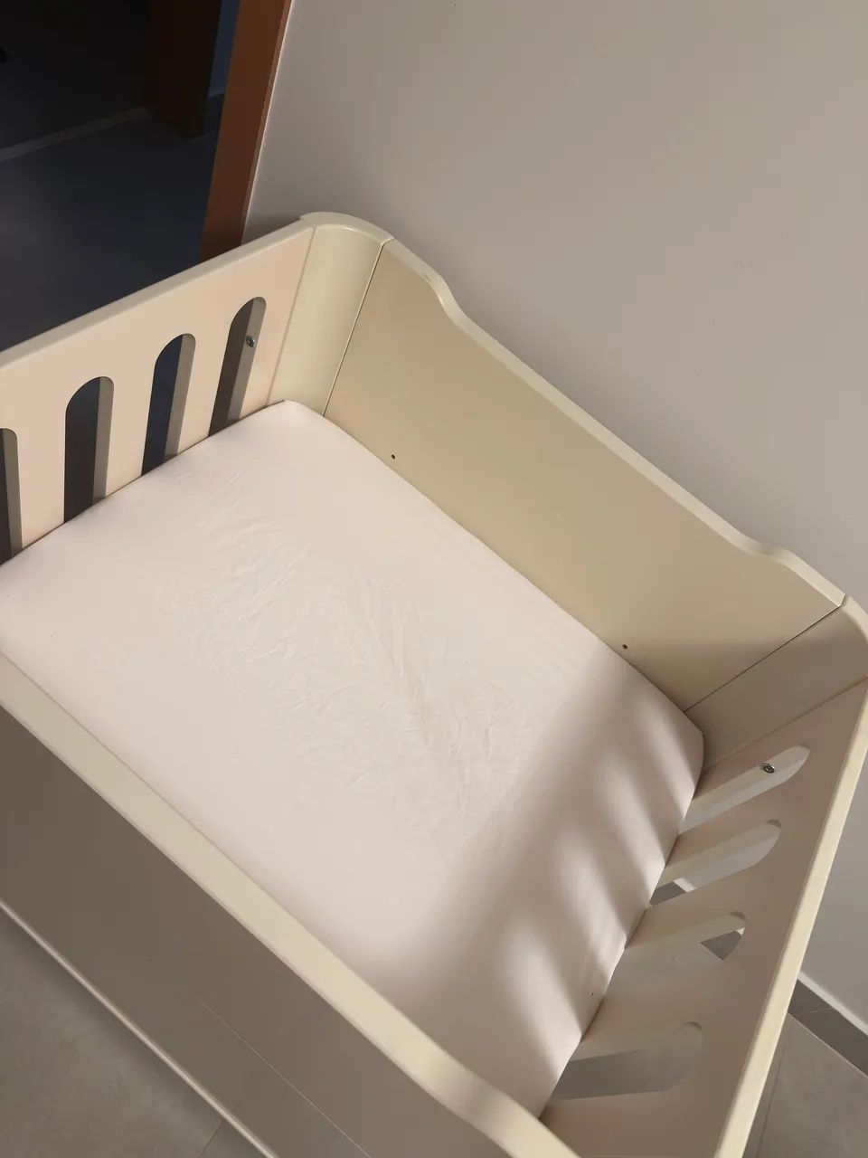 Berço evolutivo 3 em 1 com cômoda