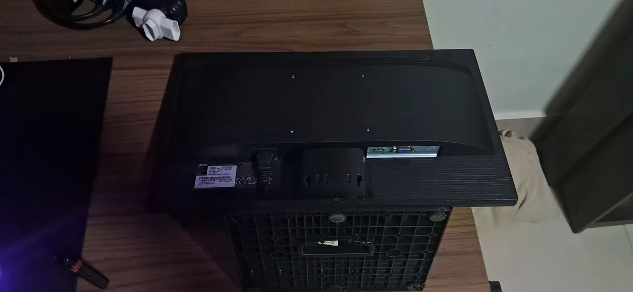 Monitor acer 60hz, negocio também.