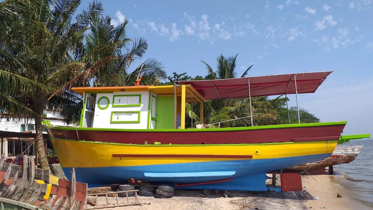 Barco de pesca ou passeio