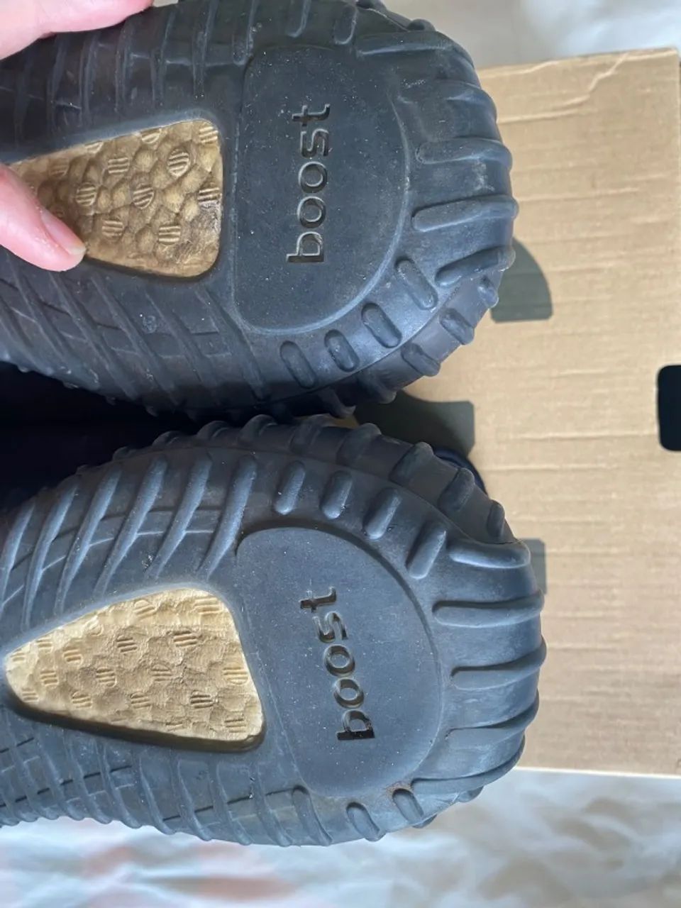 tênis adidas yeezy 350 v2 onyx 43 - Foto 4