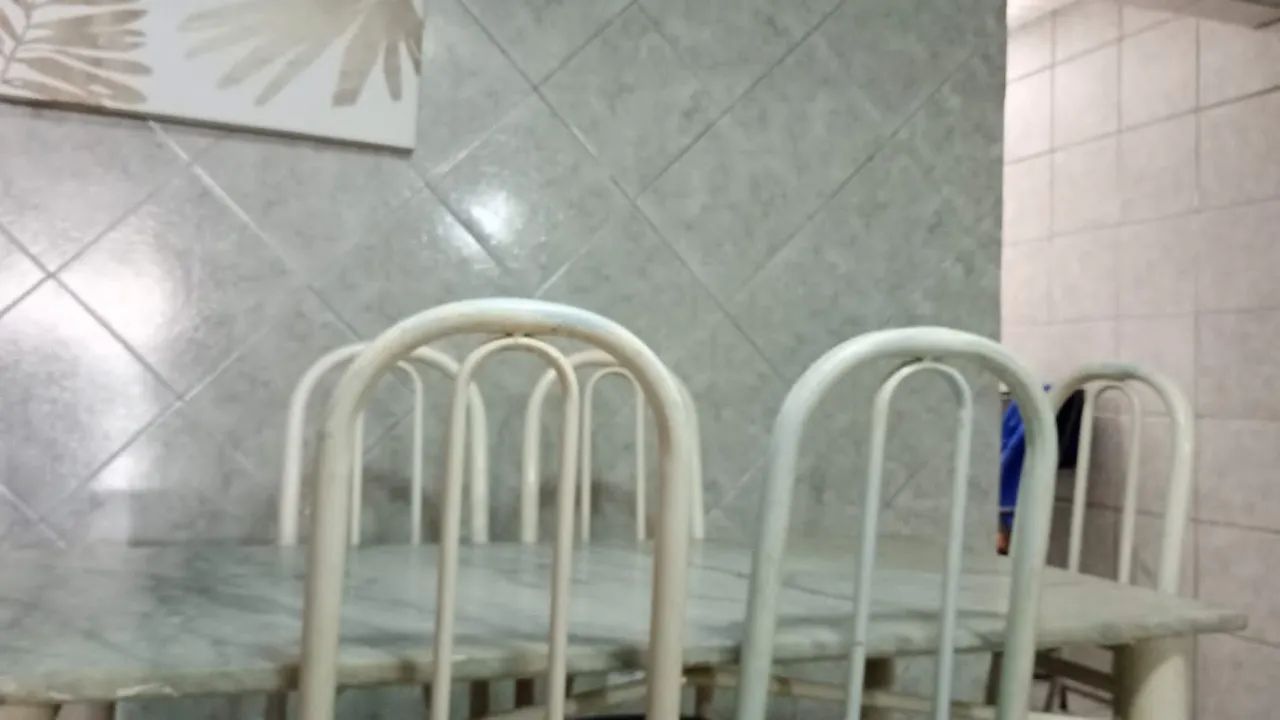 Mesa acompanha 6 cadeiras - Foto 2