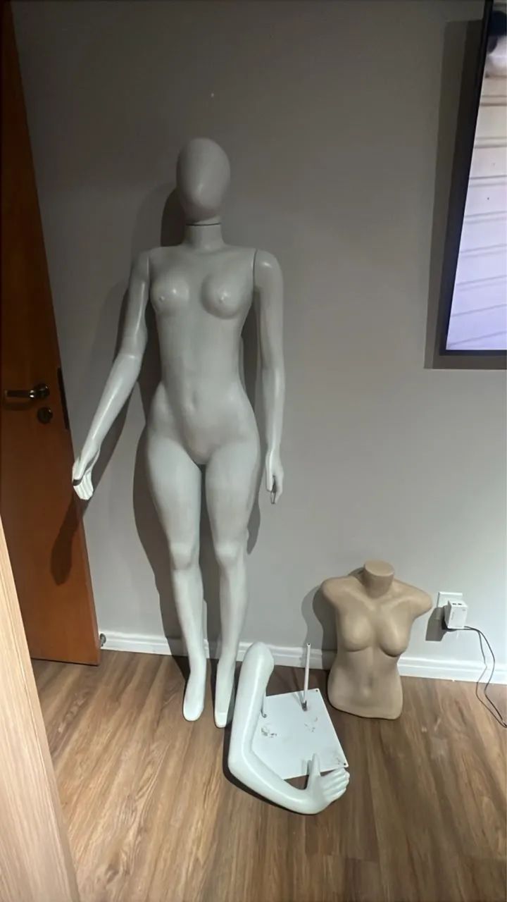 2 manequins e acessórios 