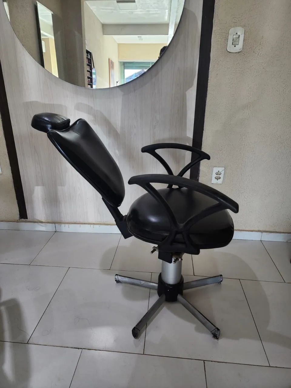 Cadeira Profissional Preta para Salão  - Foto 2