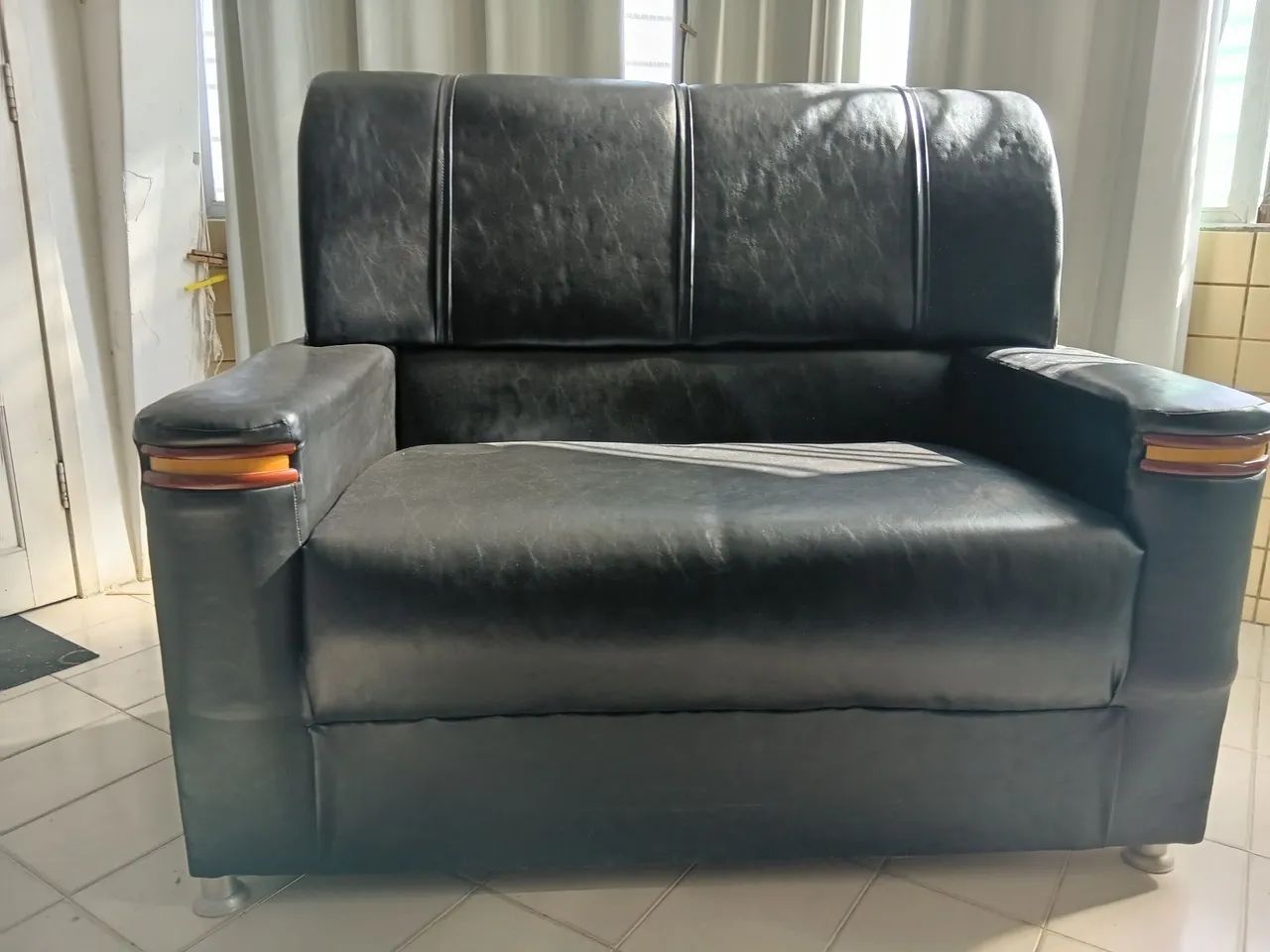 Vendo Sofá 2 lugares de Corino