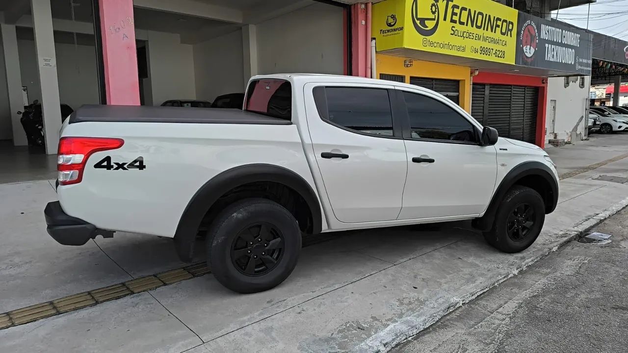 Mitsubishi L200 2023