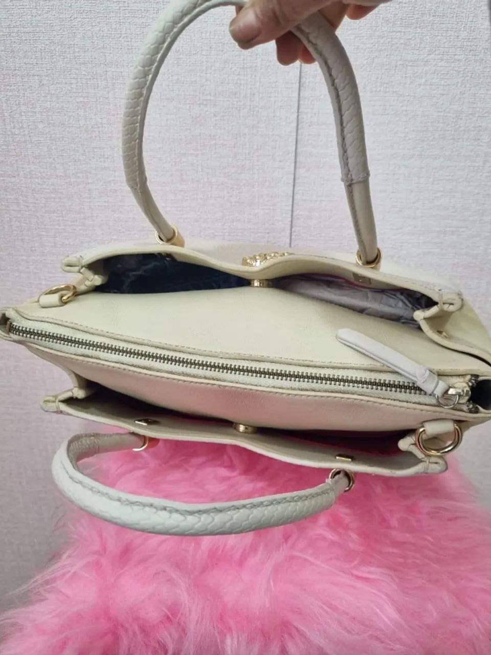 BOLSA TOTE DE COURO BEGE SCHUTZ ZENDY - Foto 2