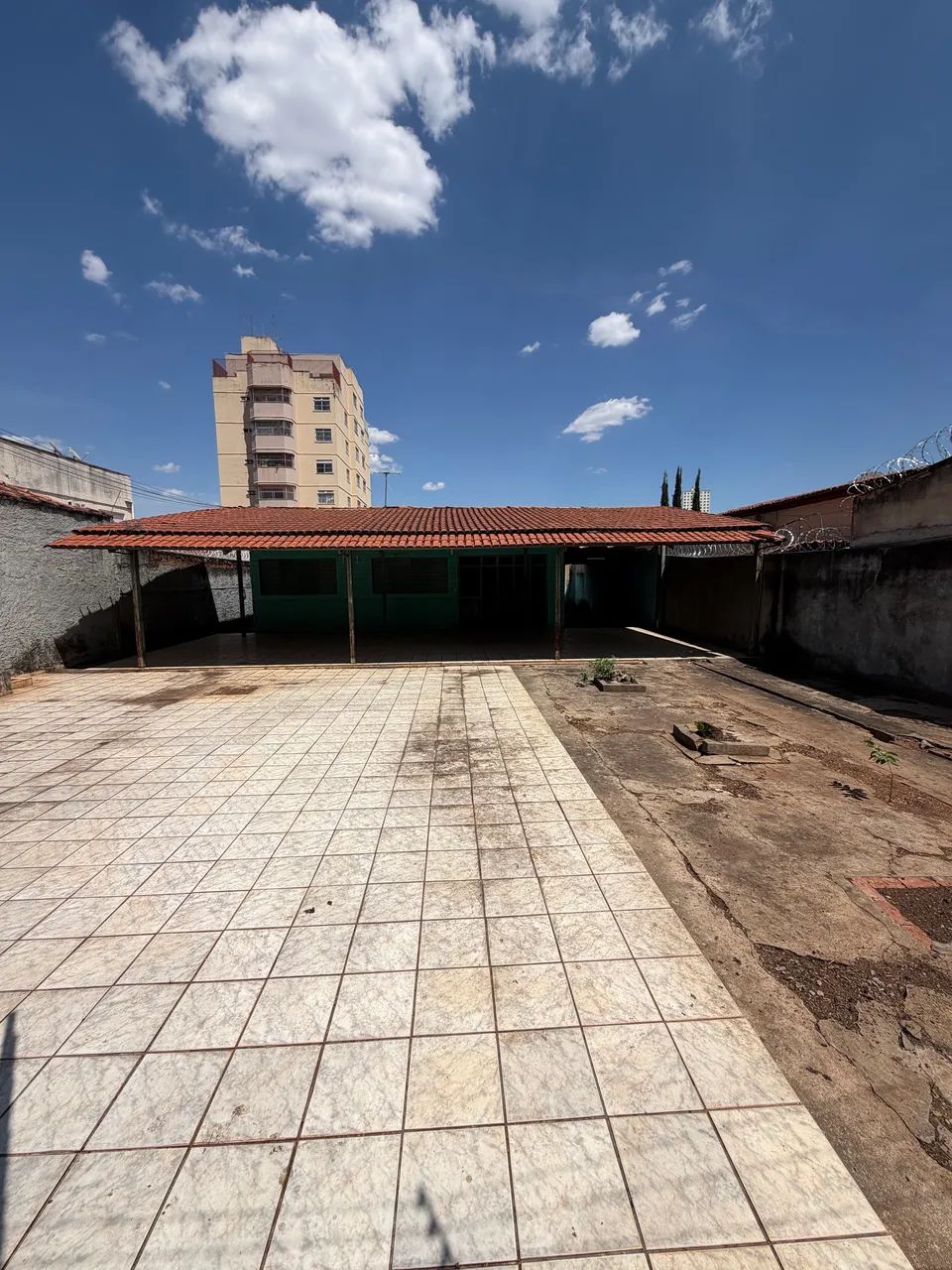 Casa e Terreno raríssimo setor aeroporto  - Foto 4