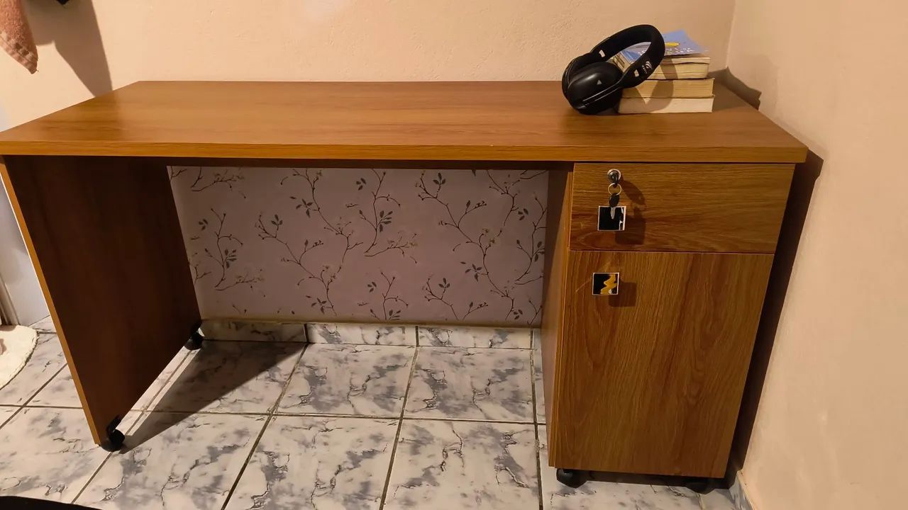 Escrivaninha com cadeira  - Foto 4