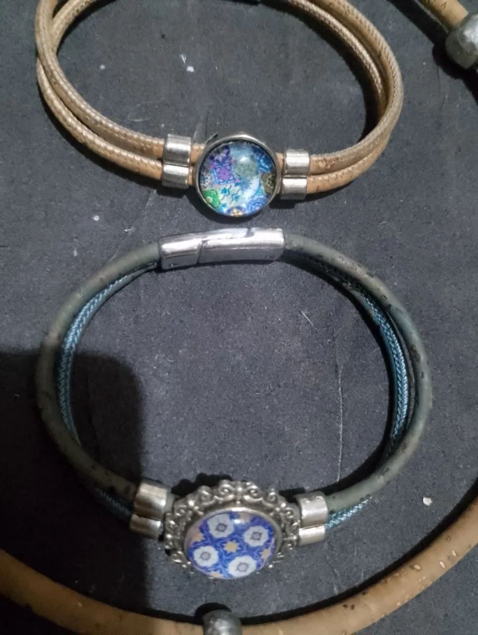 Cordão de cortiça com adereços  - Foto 2