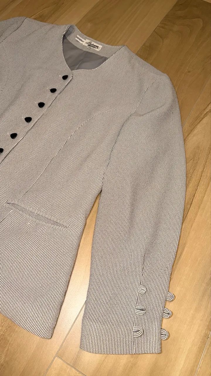 Blazer cinza risca de giz 