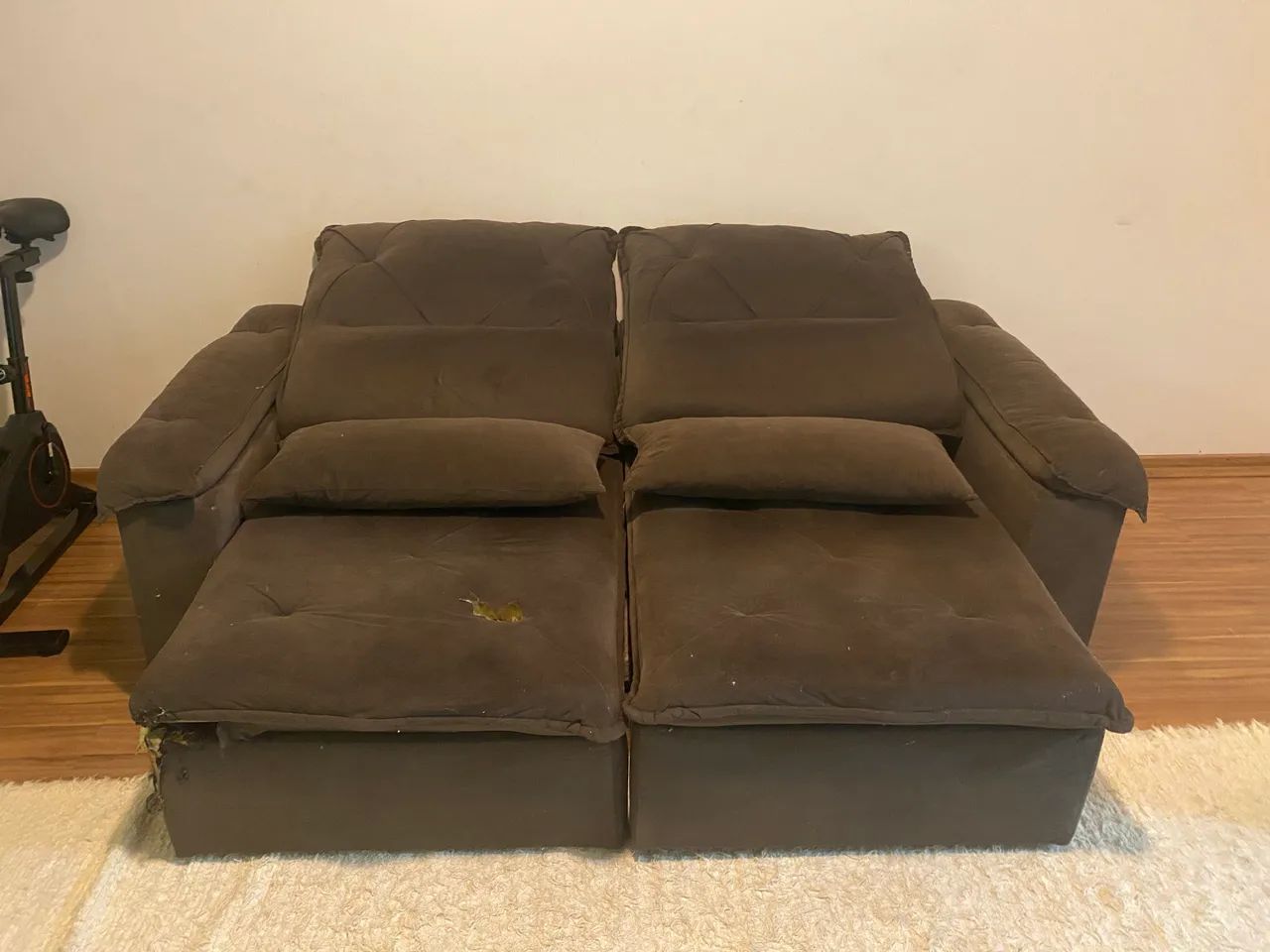 Sofá de Veludo Usado DOAÇÃO  - Foto 2
