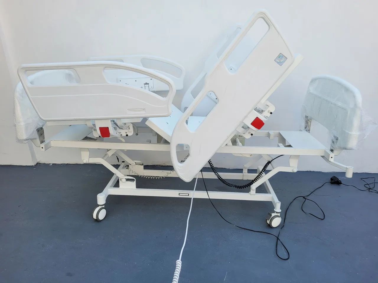 Cama hospitalar elétrica com 12 movimentos  - Foto 5