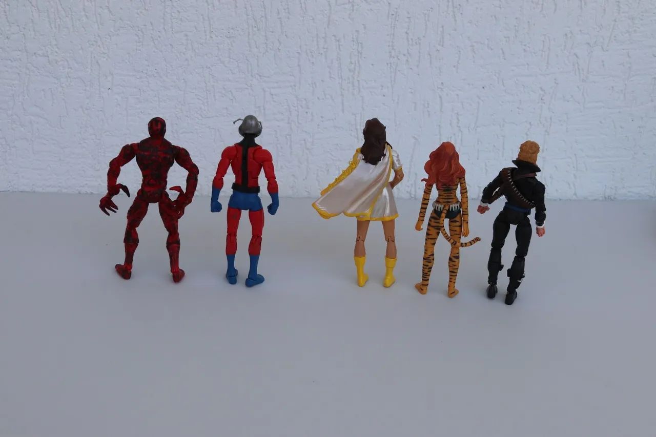 Action Figures Marvel e DC (Preço por Unidade) - Muito Conservados