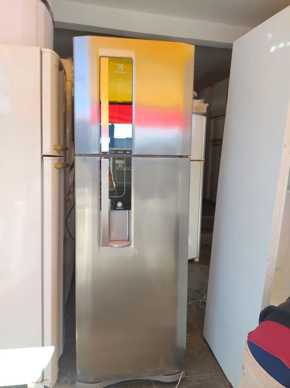 Geladeira Eletrolux inox 380 litros funcionando perfeitamente 