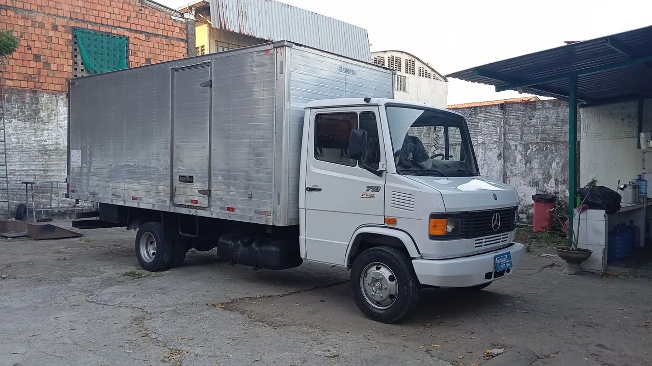 Mercedinha baú 5.5m  2006 - Foto 2