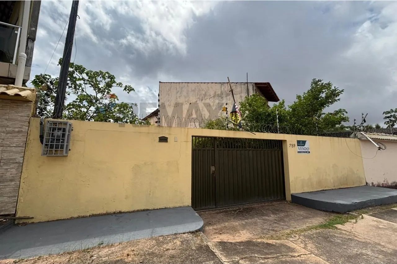 CASA NO BAIRRO SANTISSIMO COM 03 QUARTOS