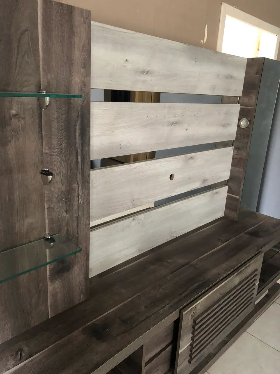 Estante Home,com iluminação no painel  - Foto 2