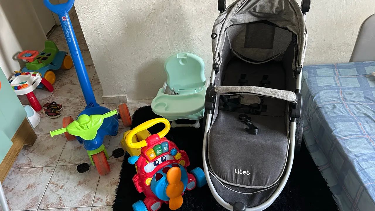 Carrinho de bebê e outros acessórios  - Foto 3