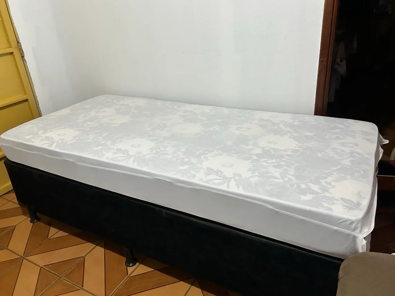 CAMA BOX SOLTEIRÃO COM COLCHÃO SEMI NOVA  - Foto 4