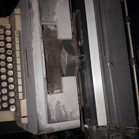 Máquina de escrever olivetti - Foto 3
