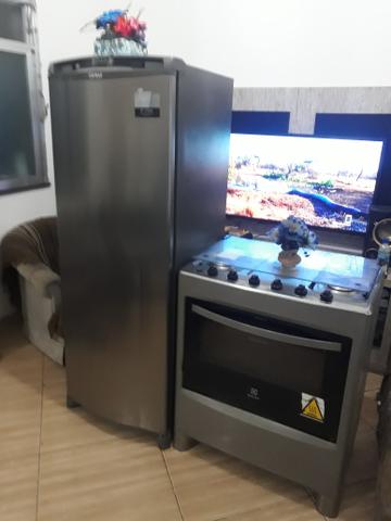 Geladeira e fogão inox