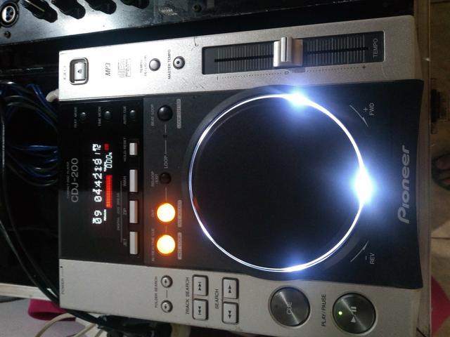 O par cdj 200 da Pioneer e kaiser