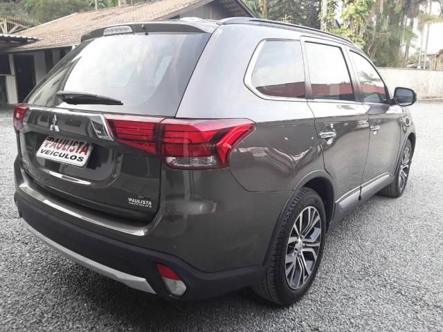 Mitsubishi Outlander 2.2 - Foto 5