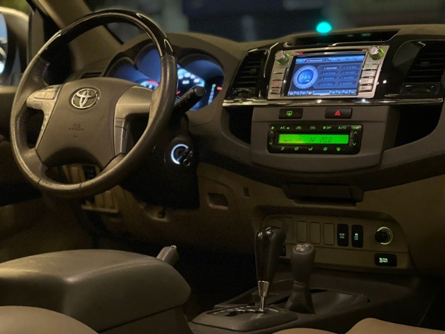 Toyota Hilux SW4 - 2011/2012 - Foto 9