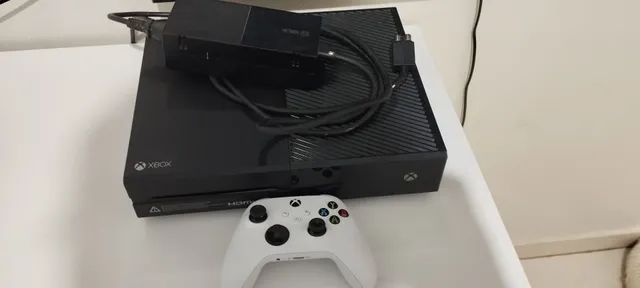 Xbox one com dois controles e um jogo - Videogames - Vila São Luiz,  Botucatu 1250197004