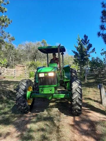 Trator agrícola John Deere 5605 