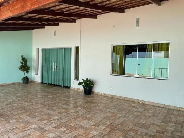 Casa à venda com 3 quartos, 360m² - Foto 1