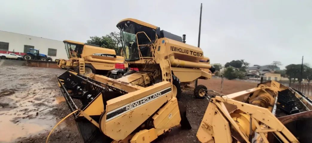 Colheitadeira New Holland - TC 57, 19 pés, peneira fixa. Fabricação 2000 - Foto 4