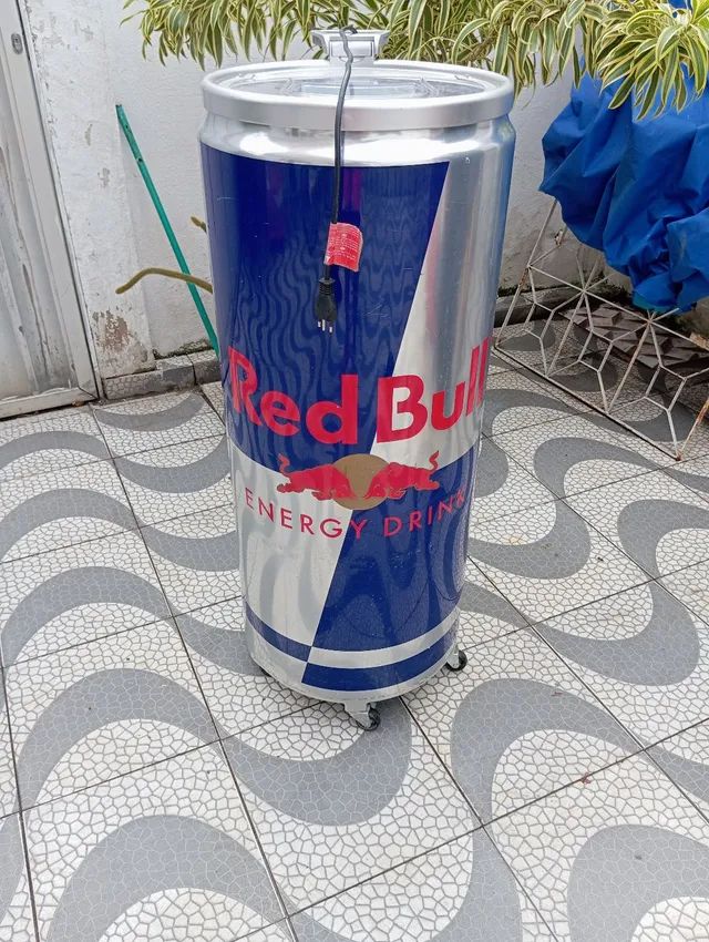 Freezer Red Bull modelo lata 220v 