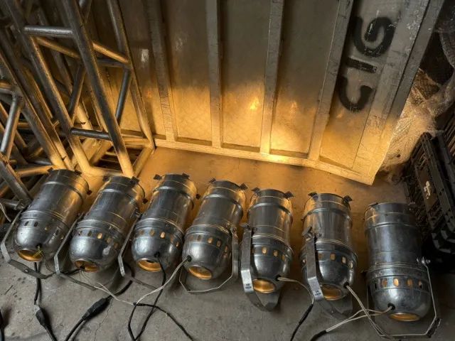 REFLETOR PAR 64 LONGO MODELO ITALIANO - Lâmpada #5 - #2 / LEIA A DESCRIÇÃO