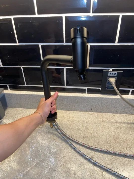 Torneira Deca Misturador Monocomando de Mesa para Cozinha Spin Black Matte - Deca - Nova