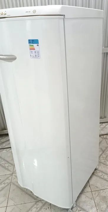 Geladeira Eletrolux d?gelo fácil bem conservada  - Foto 4