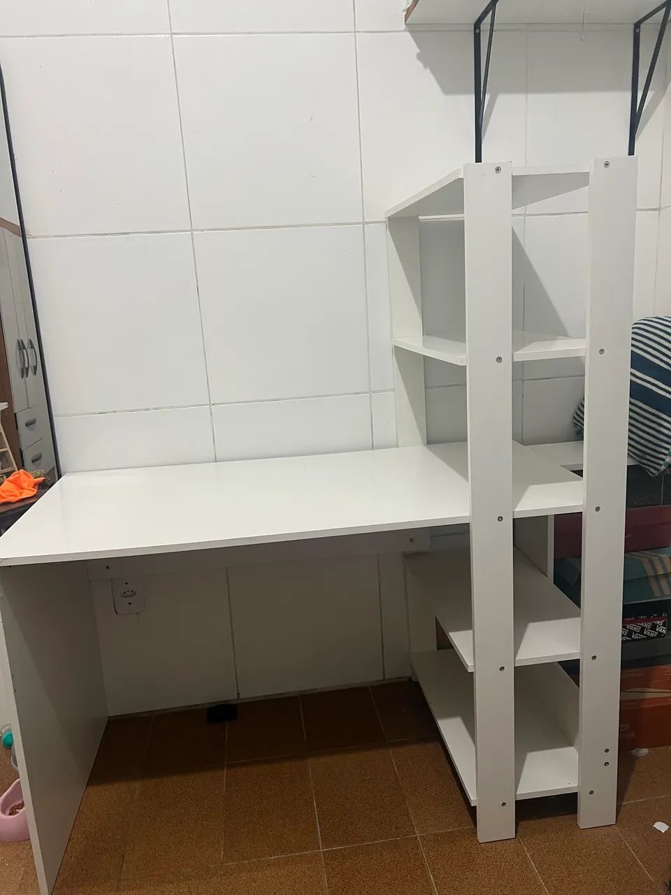 Desk 64418735906178121