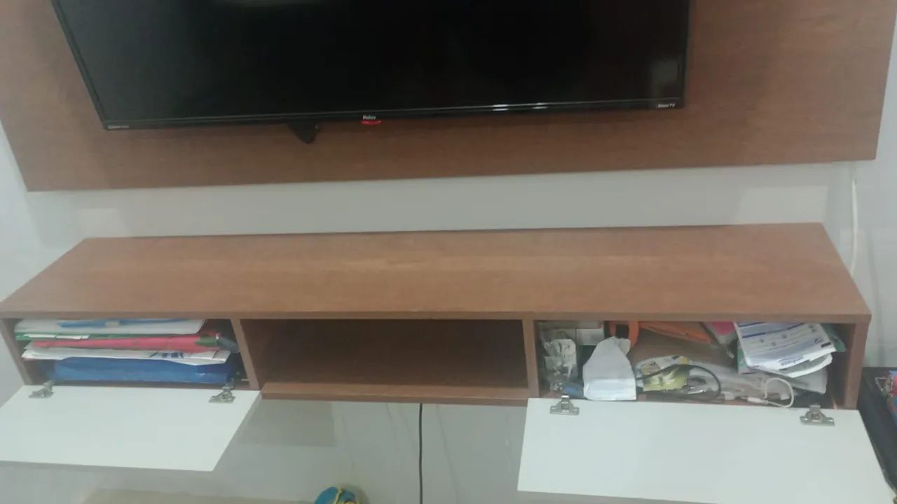 Rack com painel suspenso64330582972675124