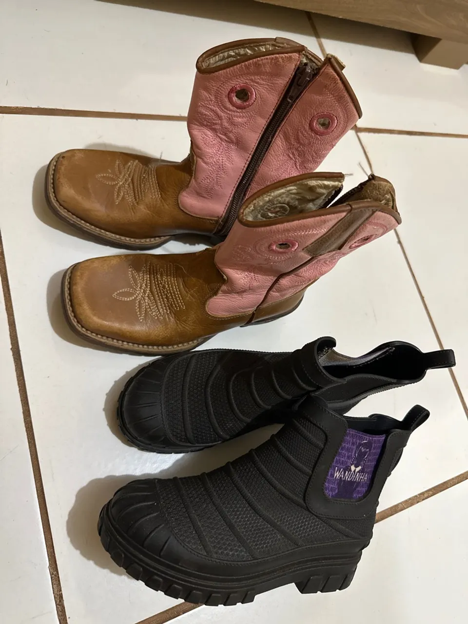 Botas infantis - Marrom e Preto