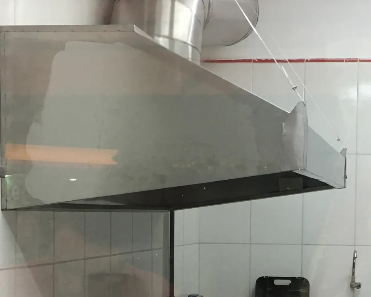 Coifa de inox industrial de 2 metros por 110