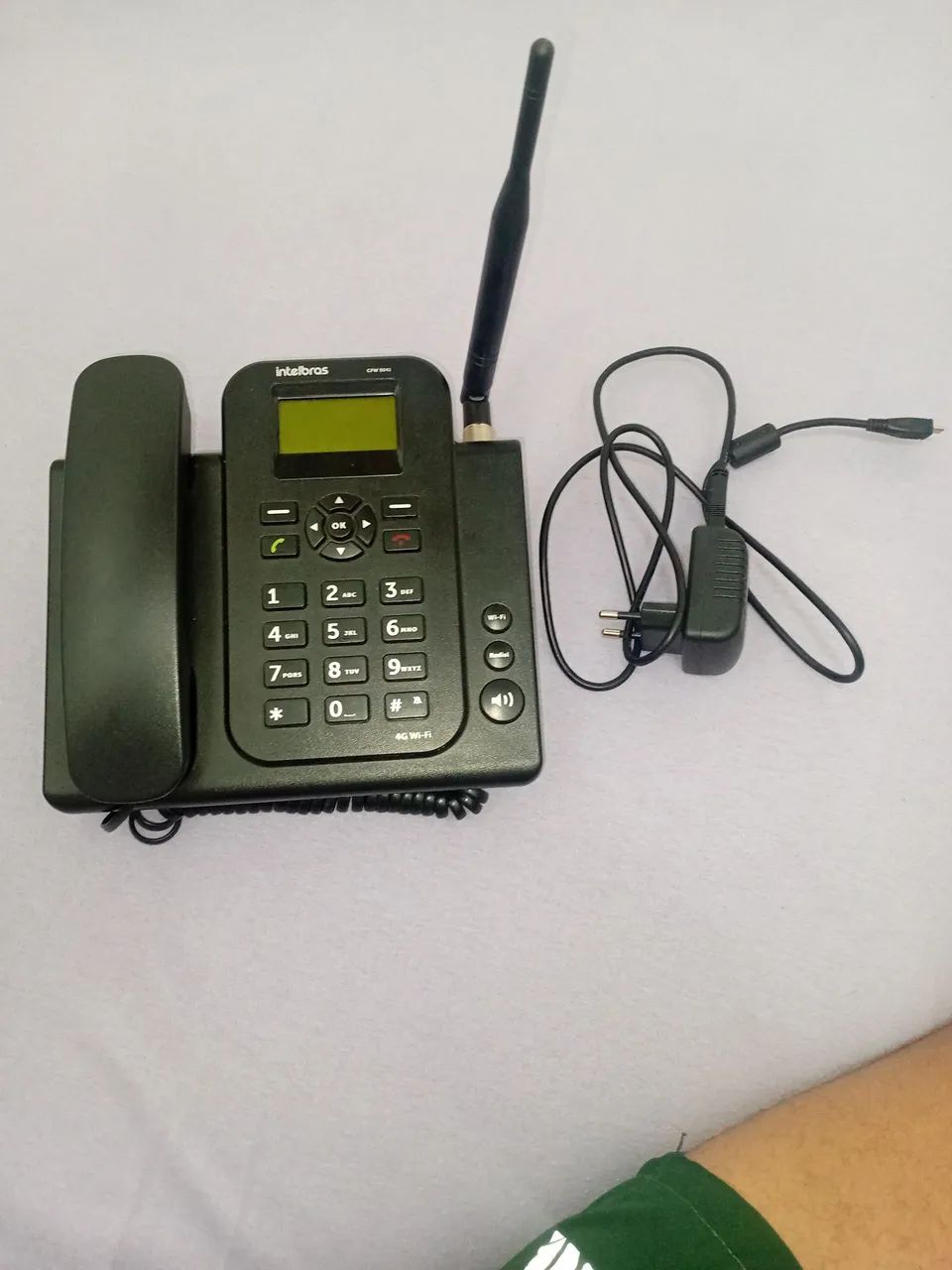 Telefone Celular Fixo 4G com Wi-Fi - Sem Bateria**<br>