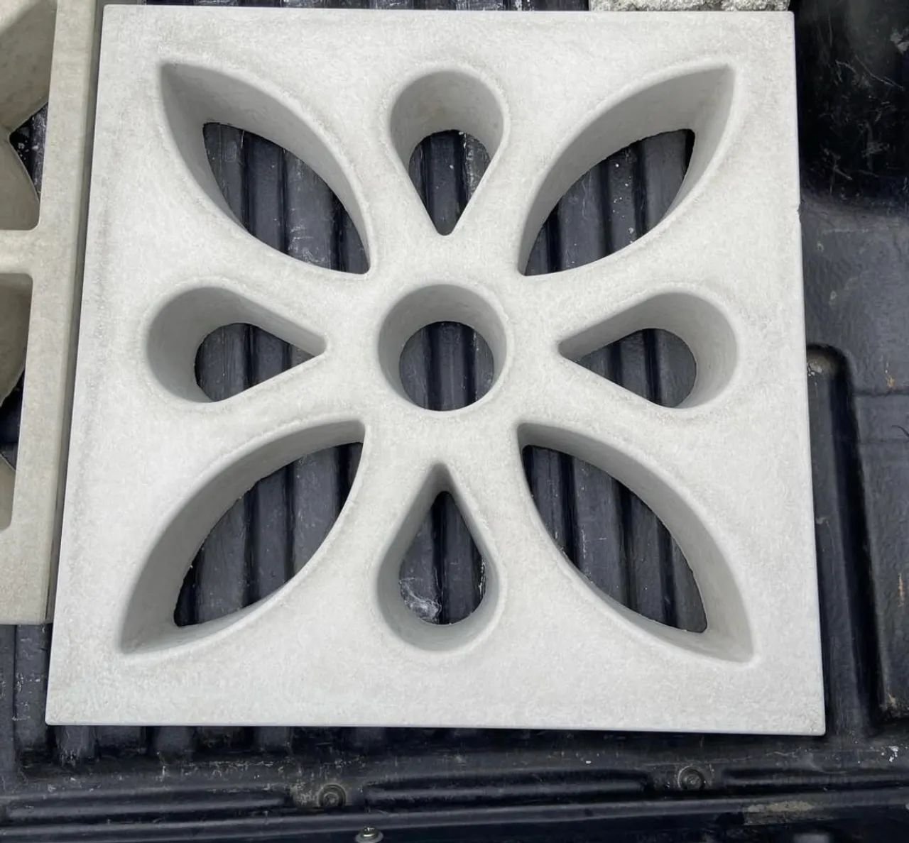 Bloco de concreto para ventilação - Cobogó Flor 39x39cm