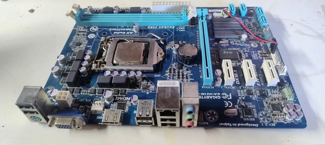 Placa Mãe Gigabyte GA-H61M-Ds2H+Processador