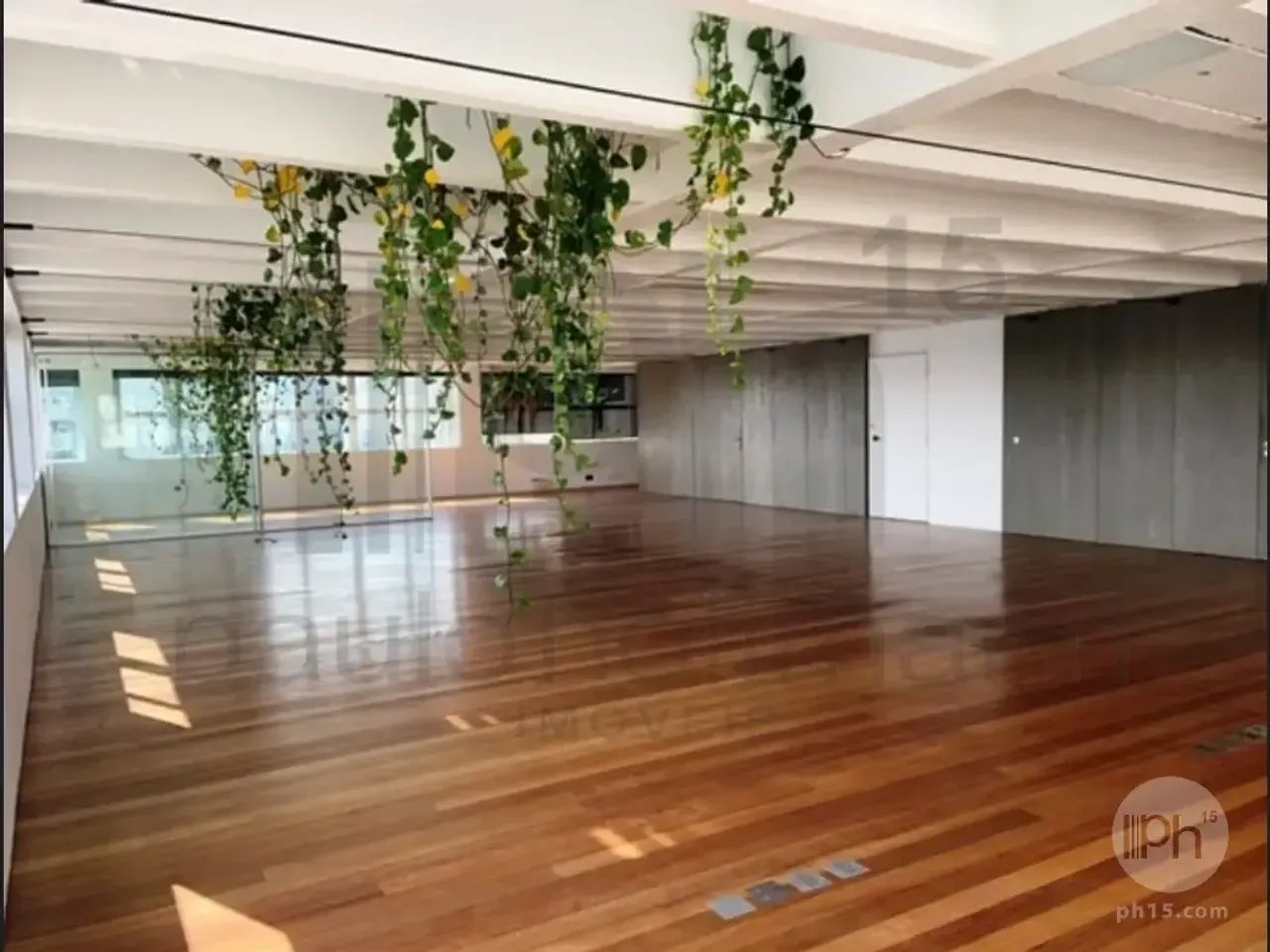 Conj Comercial de 201m2 + 2 vagas no sobressolo