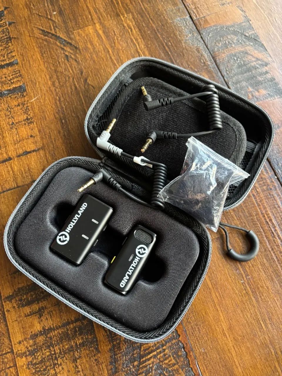 Microfone Profissional Hollyland Lark M1 - Wireless, com Case e Acessórios - Impecável!