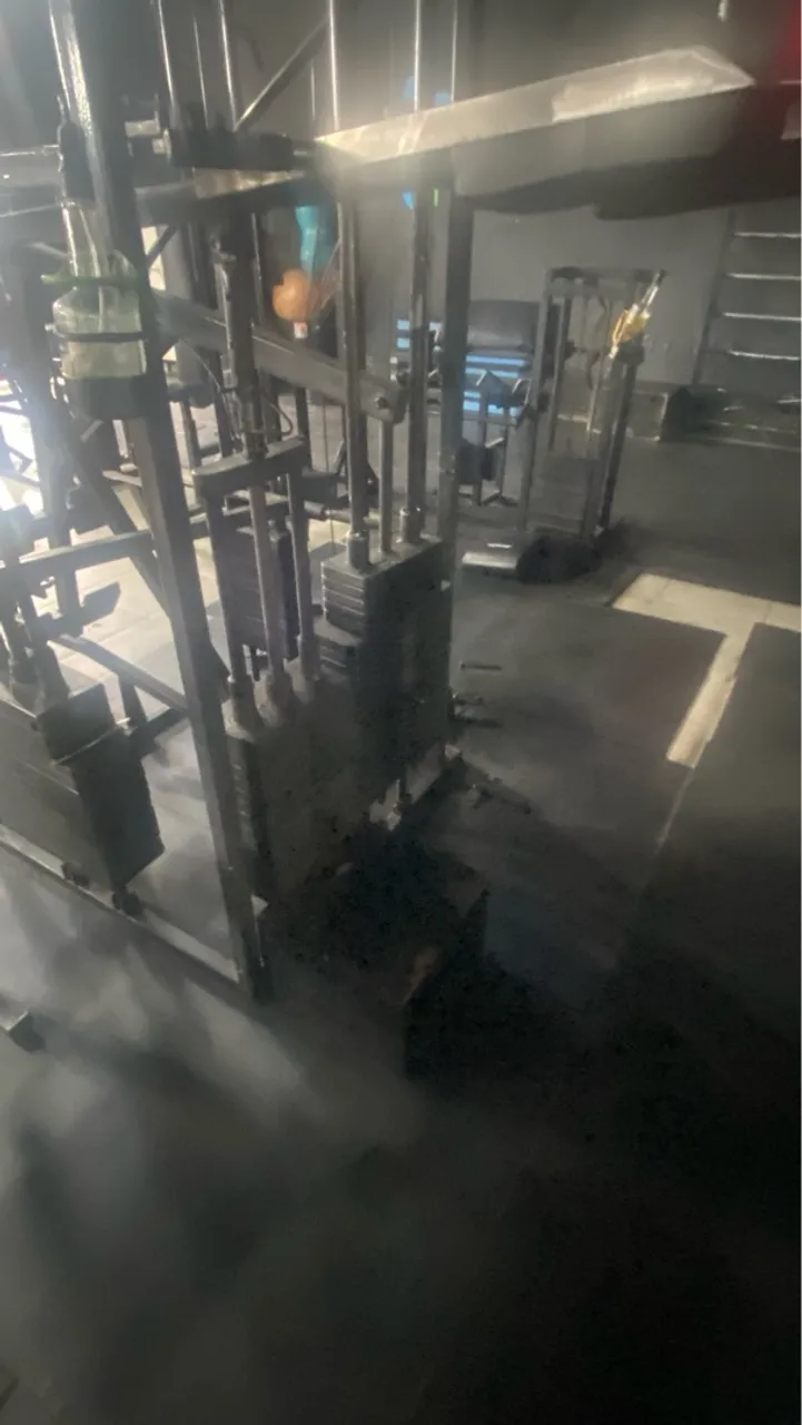 Aparelho de Musculação puxada alta e baixa
